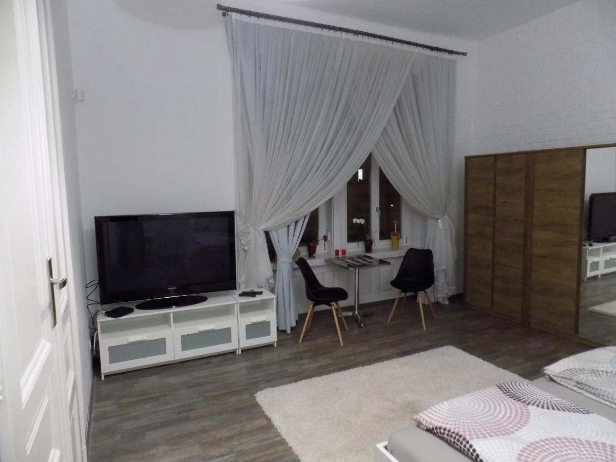 Czingu-Lak Apartment Мисколк Екстериор снимка